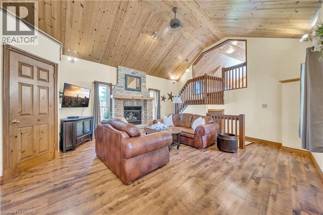 690 Wallace Avenue S, Listowel