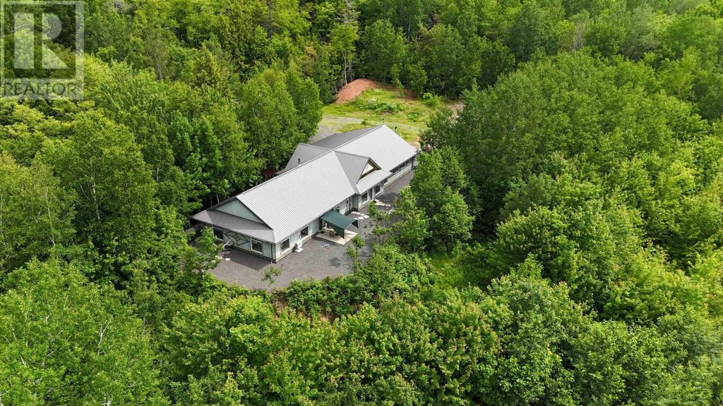 516 Burgess Mountain Road, Woodville