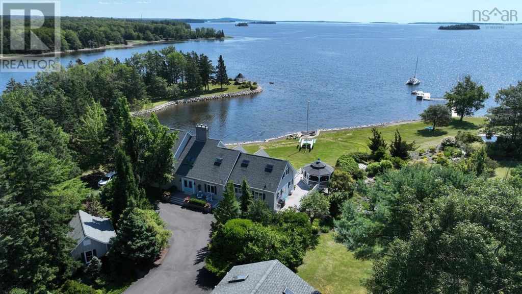 226 Crandall Road, Martins Point