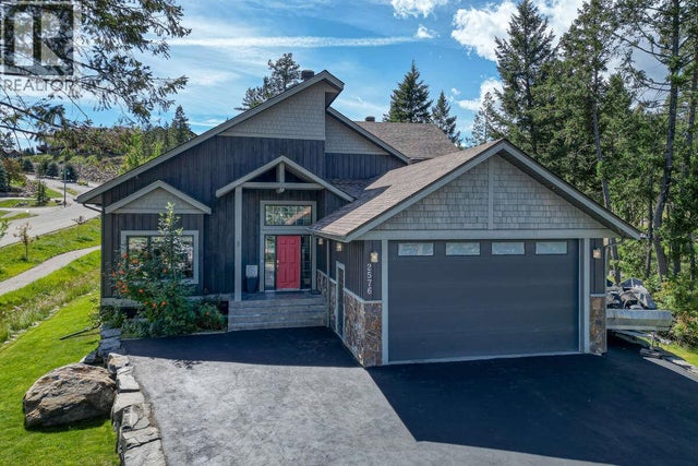 2576 Sandstone Green, Invermere