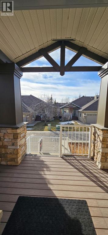 14 Discovery Woods Villas Sw, Calgary
