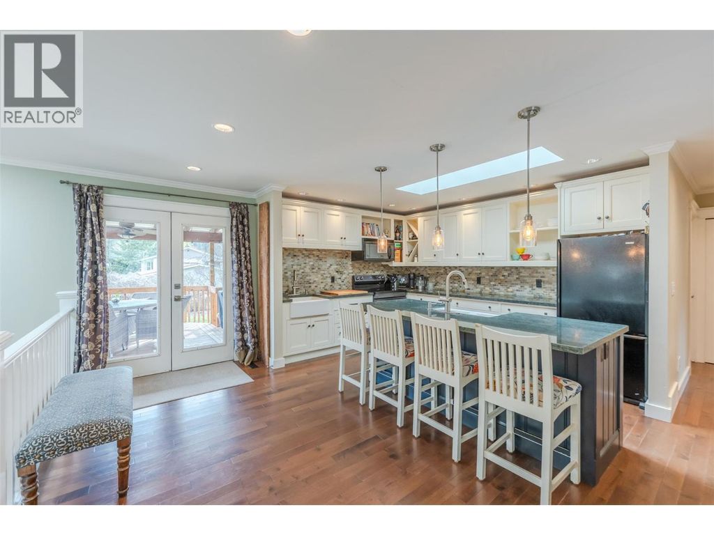 5545 Sawmill Road, Oliver