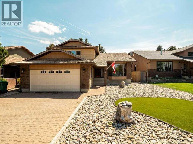 42 Ridgewood Boulevard W, Lethbridge