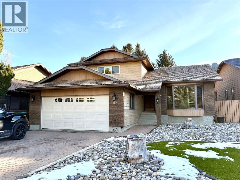 42 Ridgewood Boulevard W, Lethbridge
