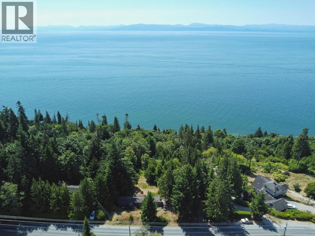 7949 Redrooffs Road, Halfmoon Bay