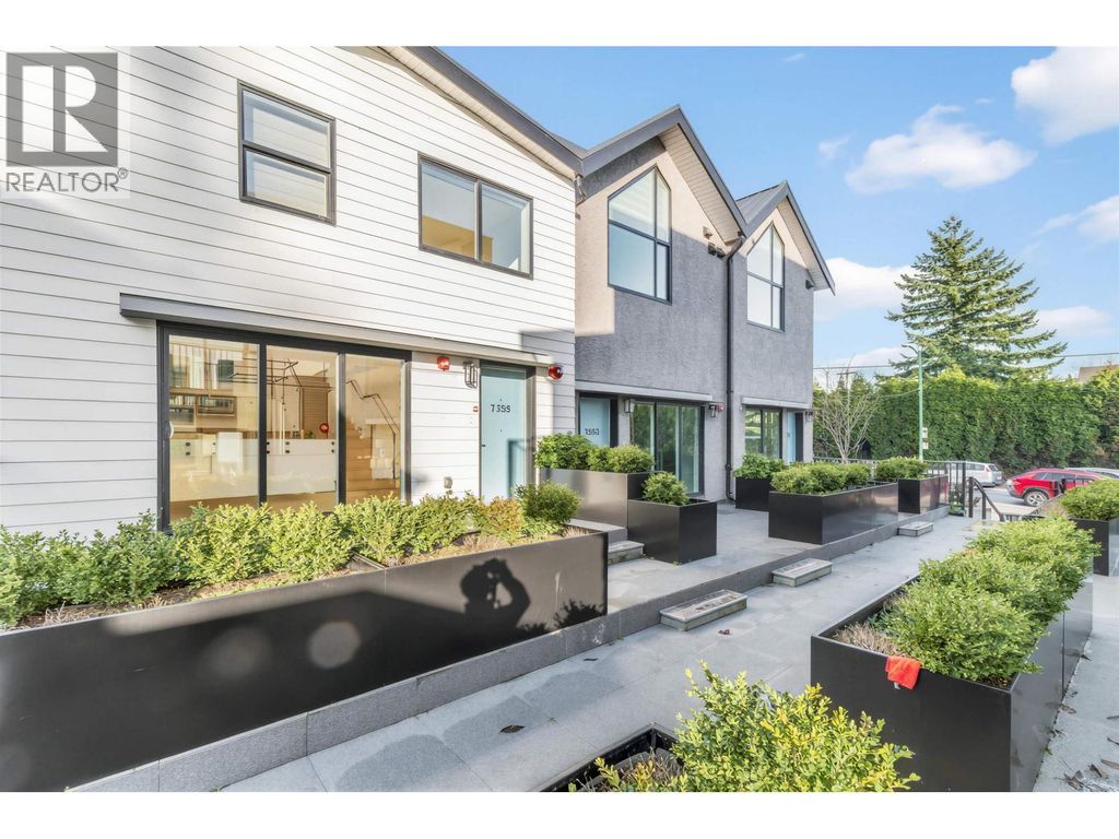 7351 Oak Street, Vancouver