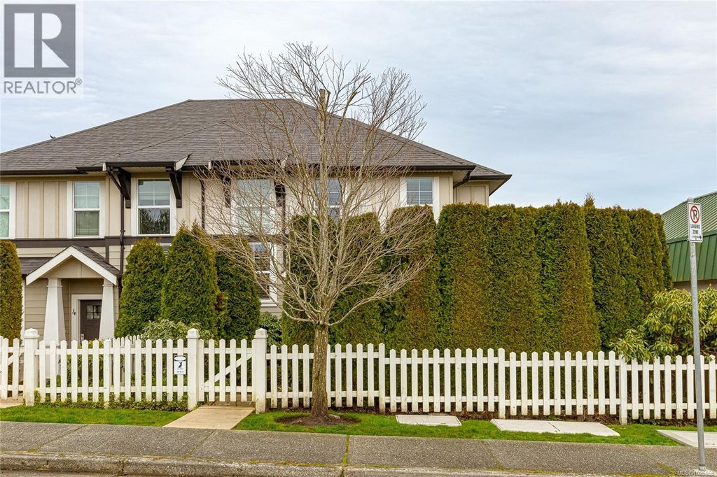 5 3903 Douglas St, Saanich