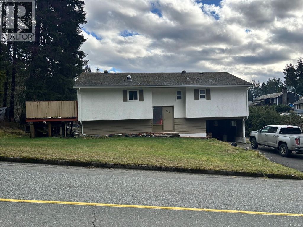 649 Nimpkish Dr, Gold River
