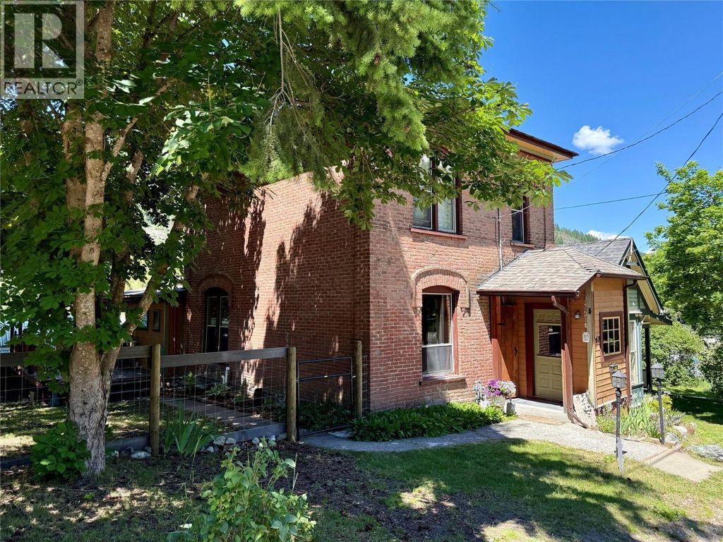 267 Long Lake Avenue, Greenwood