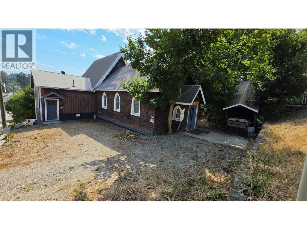 2193 Park Avenue, Lumby