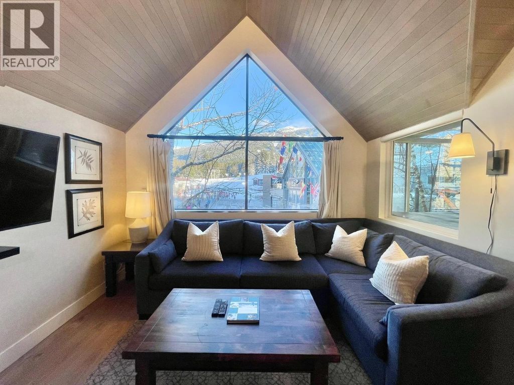 Week 9 902-4293 Mountain Square, Whistler