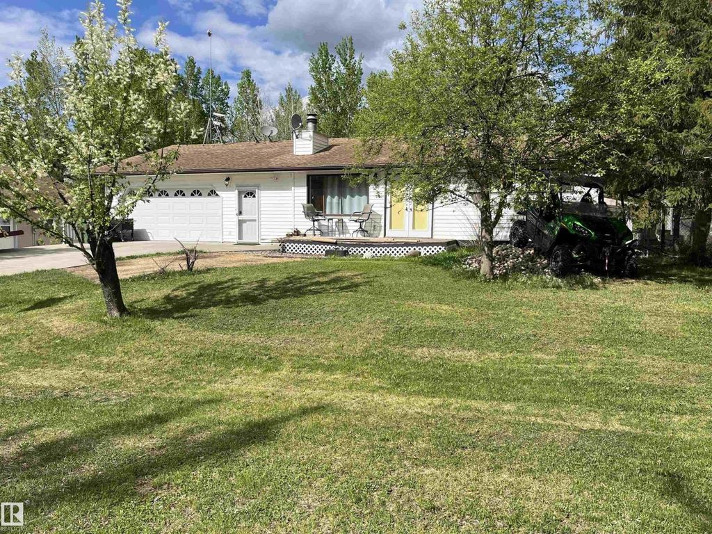 2 Bay Drive, Rural Lac Ste. Anne County