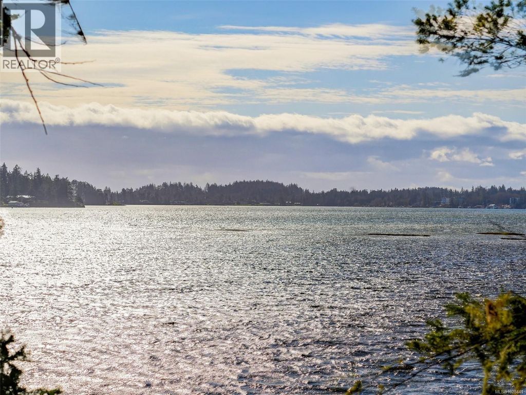 2042 Glenidle Rd, Sooke