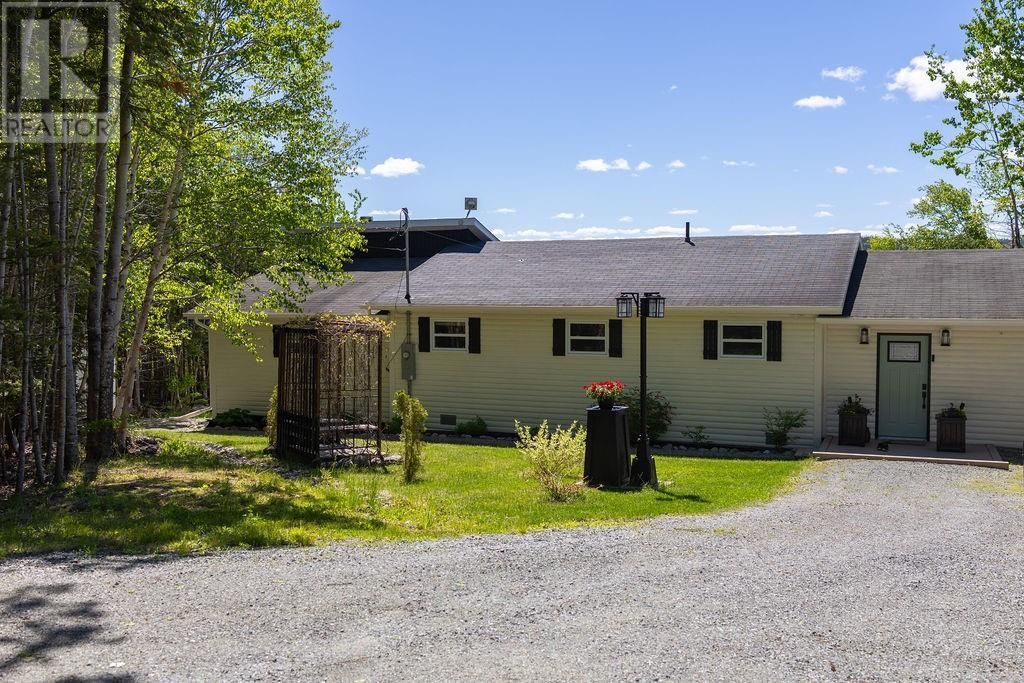 14 Tuxedo Road, Square Pond