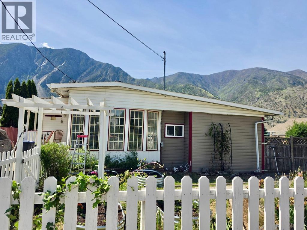 411 6th Avenue, Keremeos