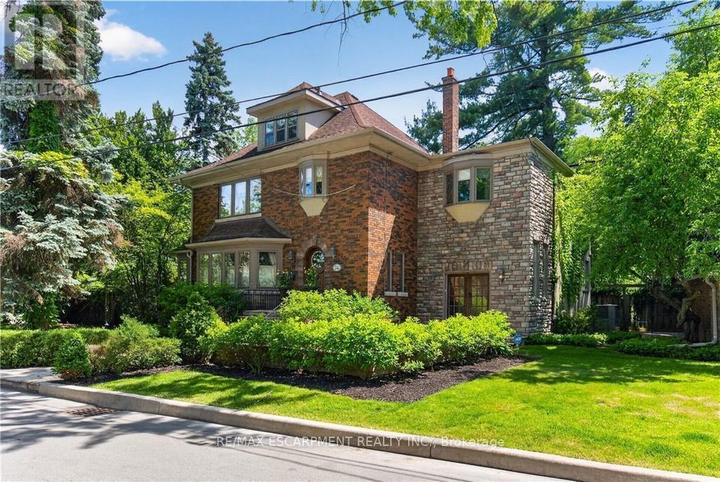 74 Oak Knoll Drive, Hamilton (westdale)