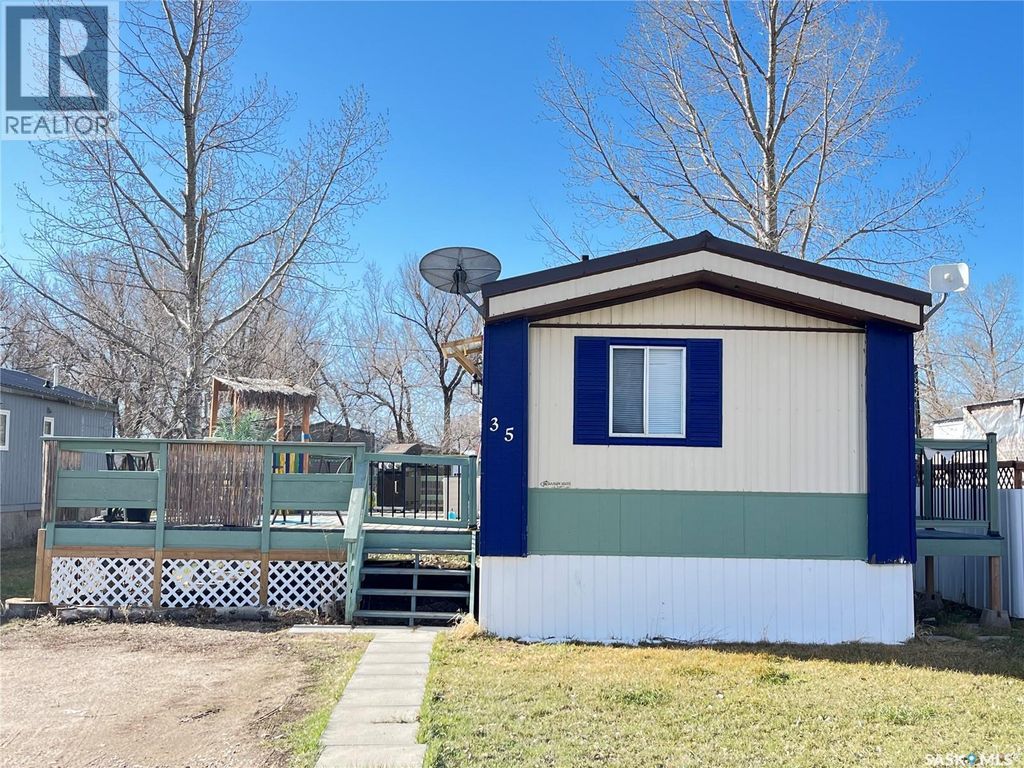 35 Cypress Mobile Home Park, Maple Creek