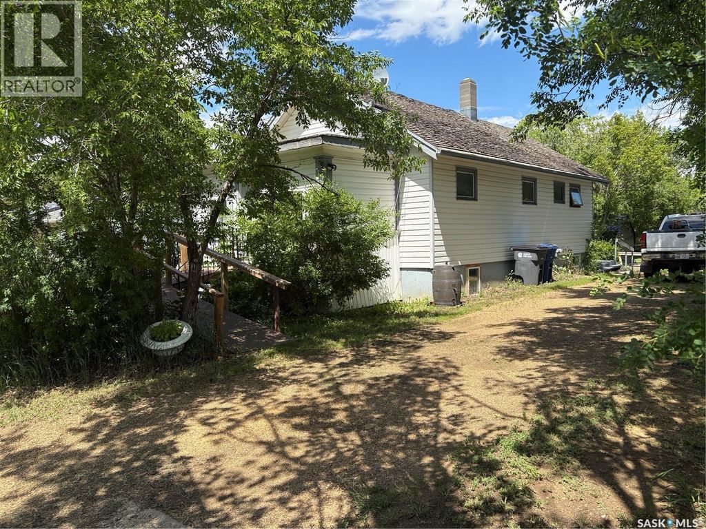 11 4th Street, Willow Bunch