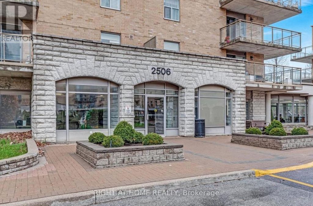 501 - 2506 Rutherford Road, Vaughan (maple)