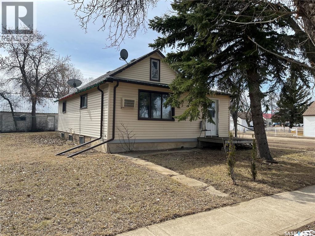 101 2nd Avenue E, Lafleche
