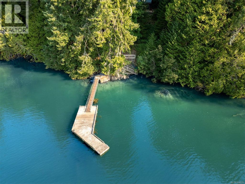 8807 Ainslie Point Rd, Pender Island
