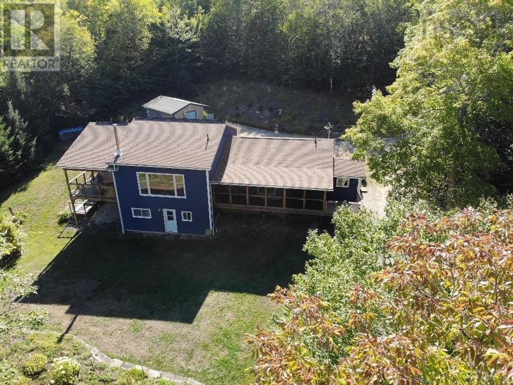 590 Gilberts Lane, Maplewood