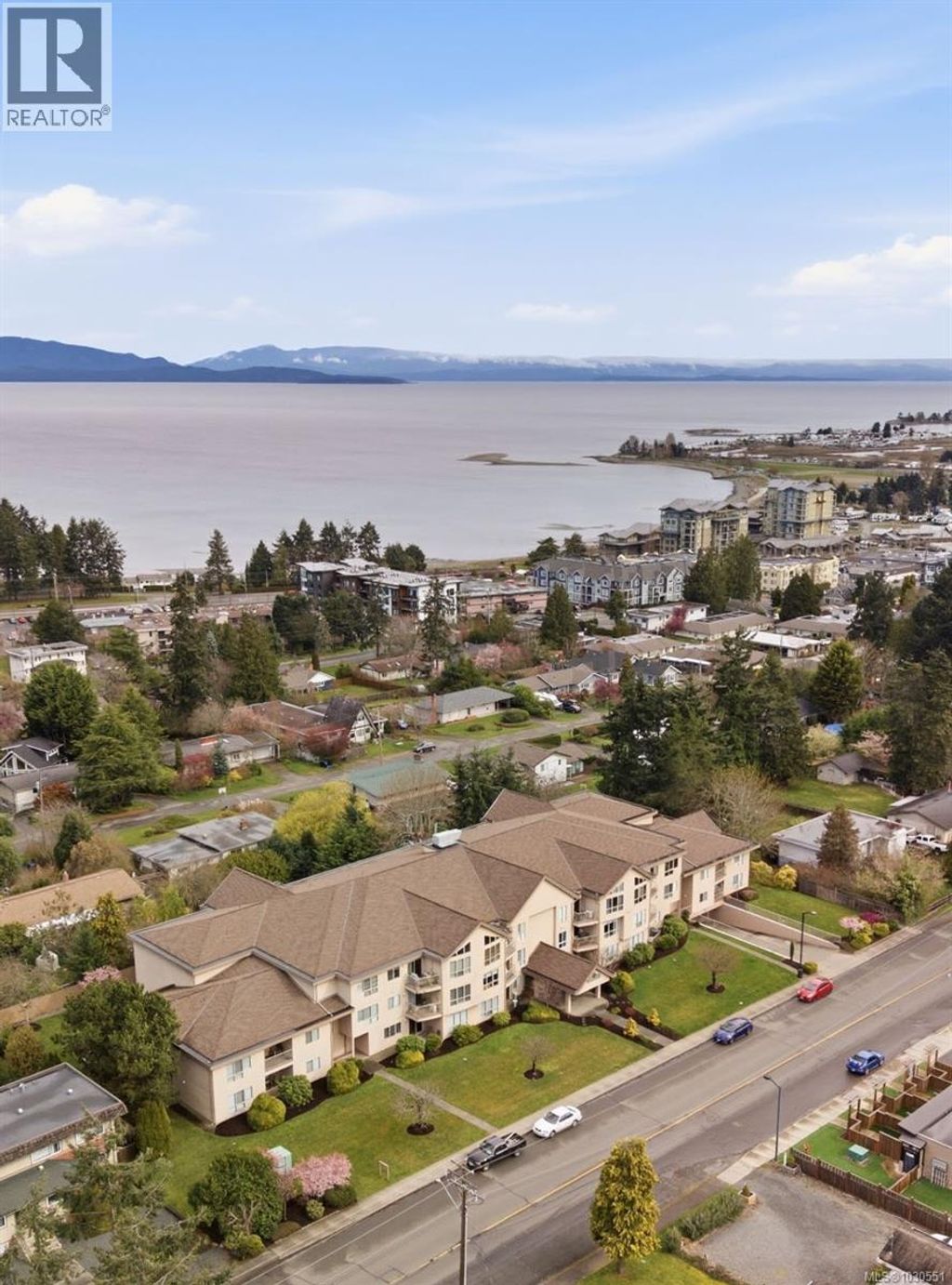 106 335 Hirst Ave W, Parksville