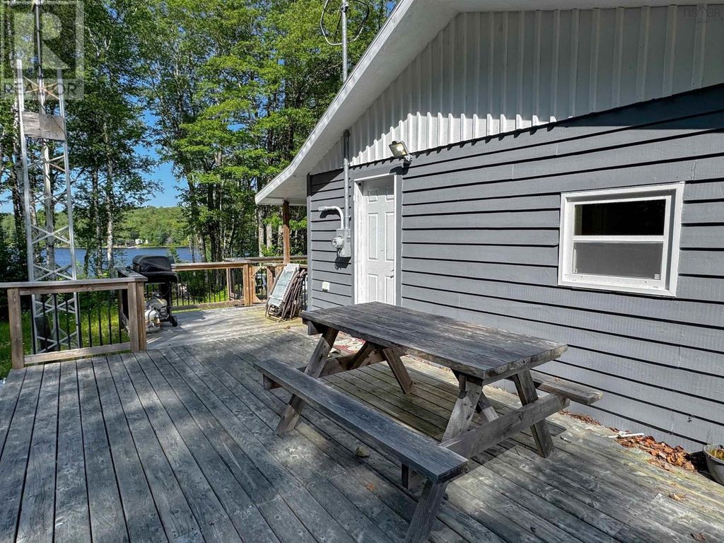 337 Secret Road, Briar Lake