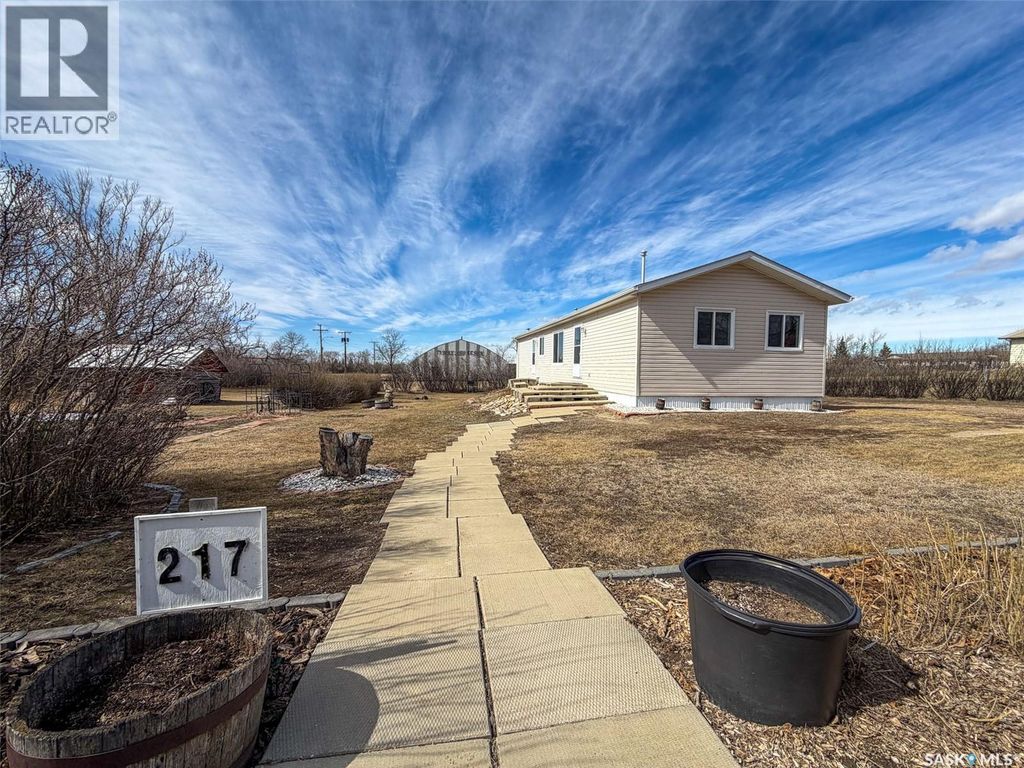 213 - 217 2nd Street W, Climax