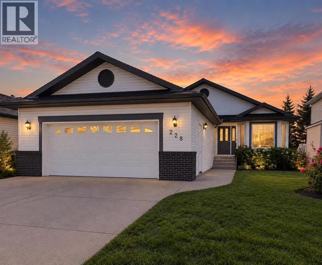 228 Woodside Crescent Nw, Airdrie