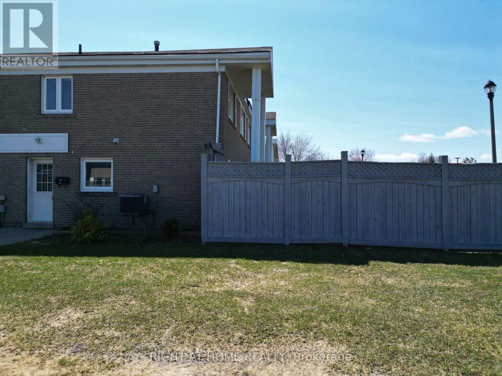 270 Town House Crescent, Brampton (brampton East)