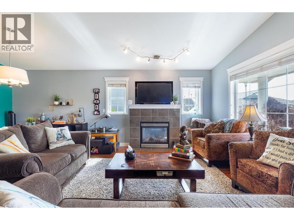 5708 Louise Way, Sechelt