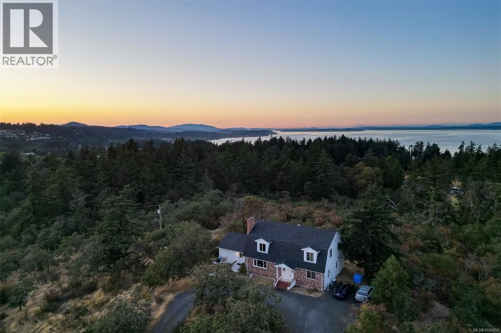 4589 Blenkinsop Rd, Saanich