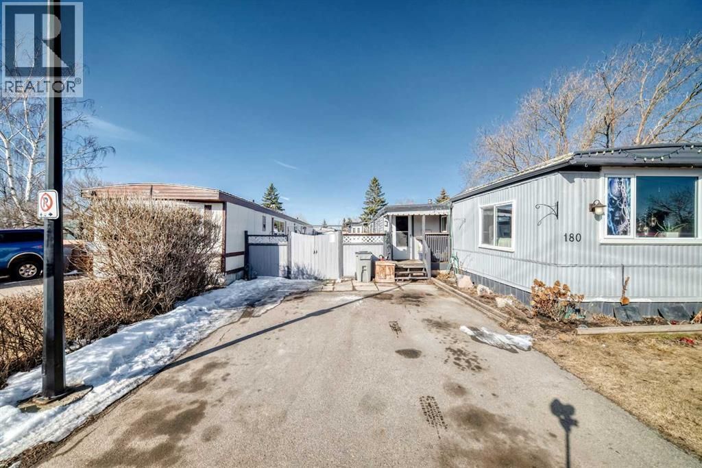 180, 6724 17 Avenue Se, Calgary