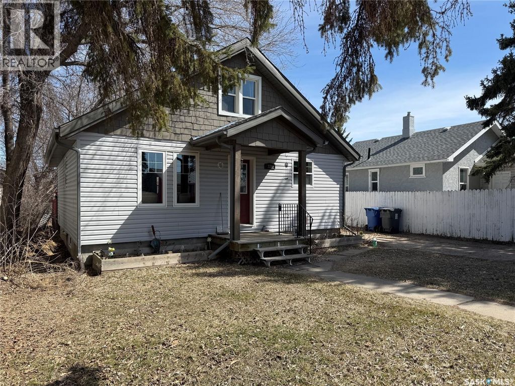 326 5th Avenue W, Melville
