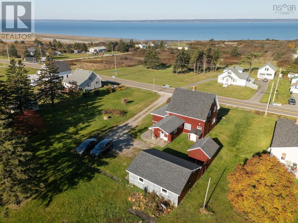 2484 Highway 1, Grosses Coques