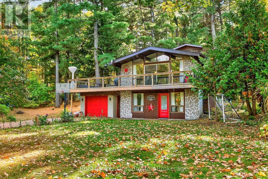 1950 Champlain Road, Tiny