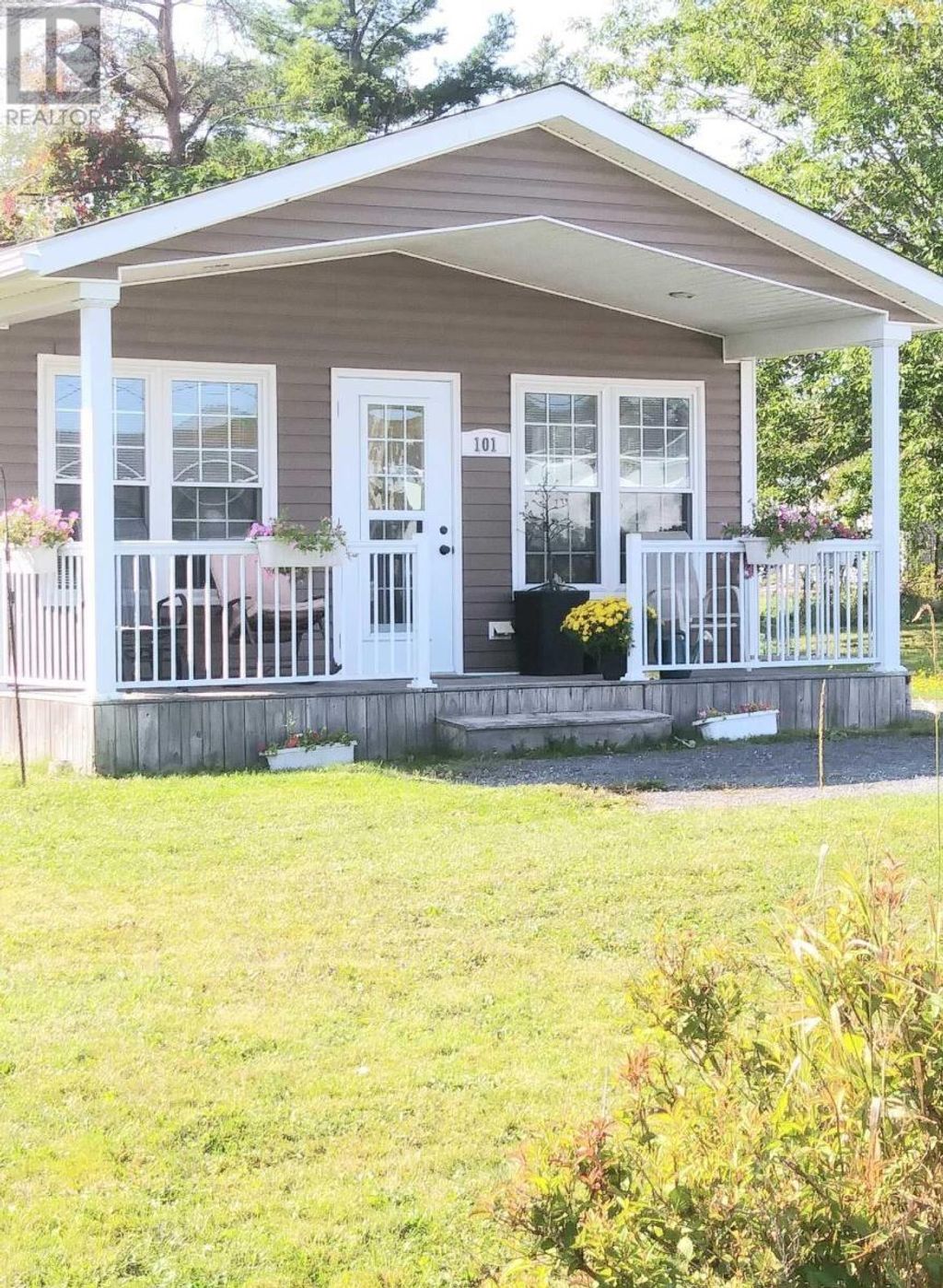 101 Acadia Avenue, Stellarton