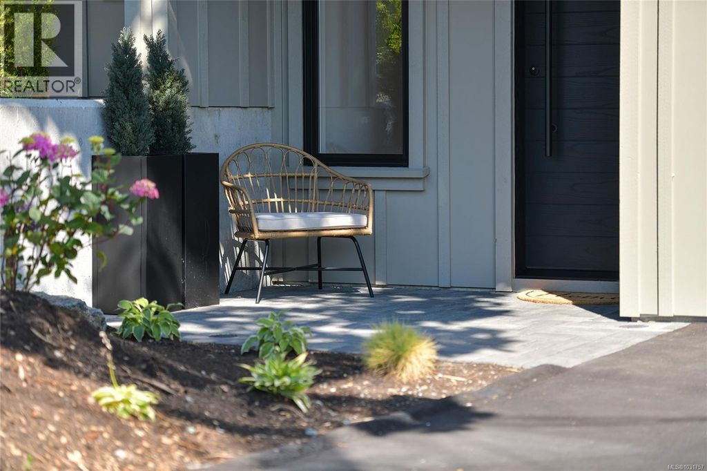 3 930 Falaise Cres, Saanich