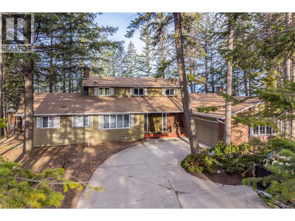 1420 Birch Crescent, Golden