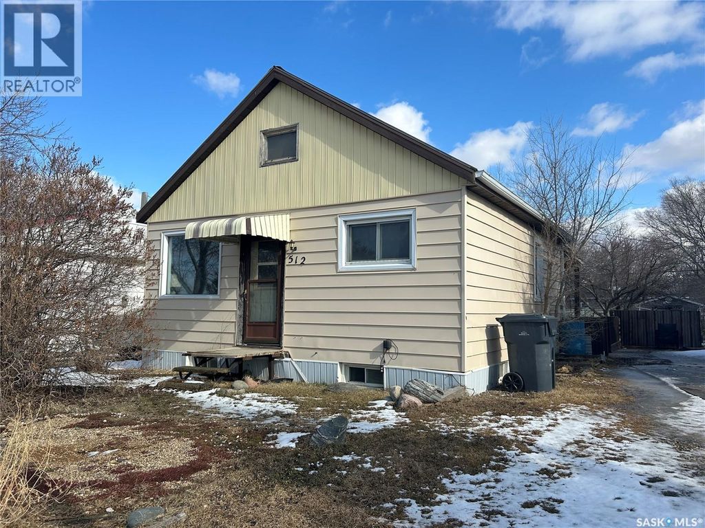 512 Railway Avenue, Lampman