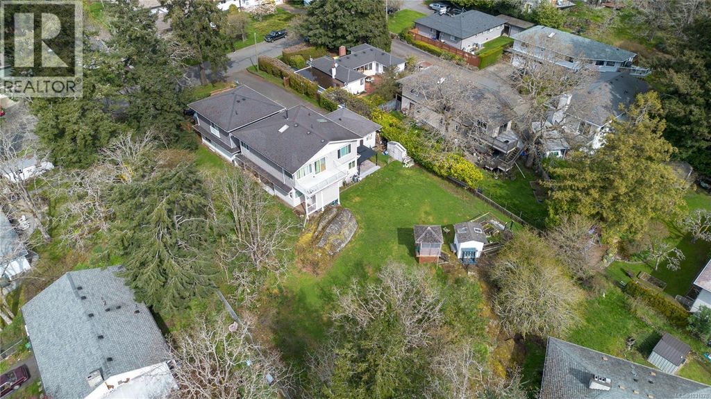 863 Parklands Dr, Esquimalt