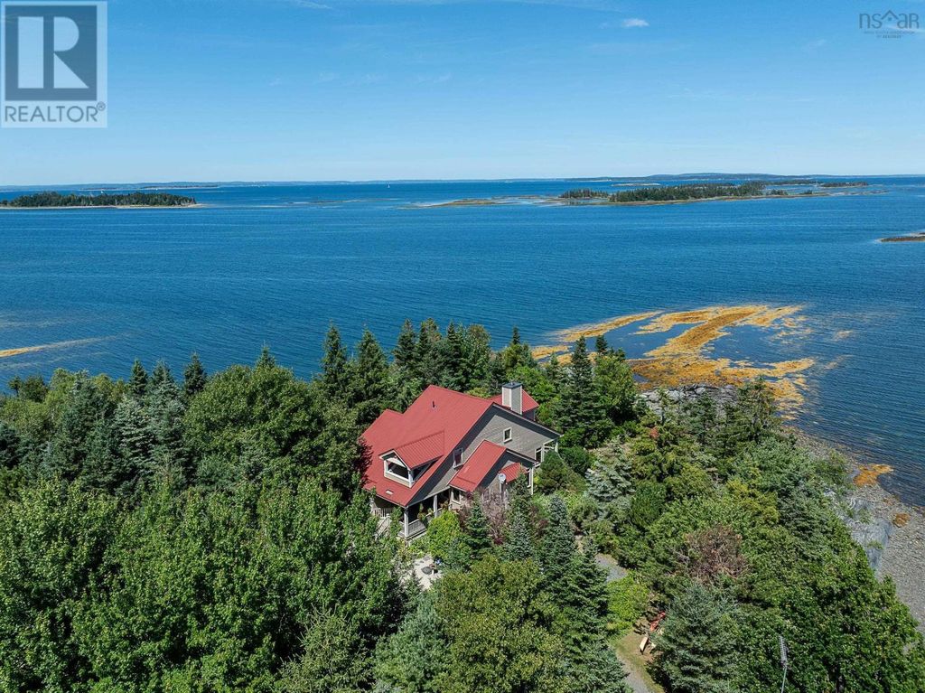 181 Pine Drive, Heckmans Island
