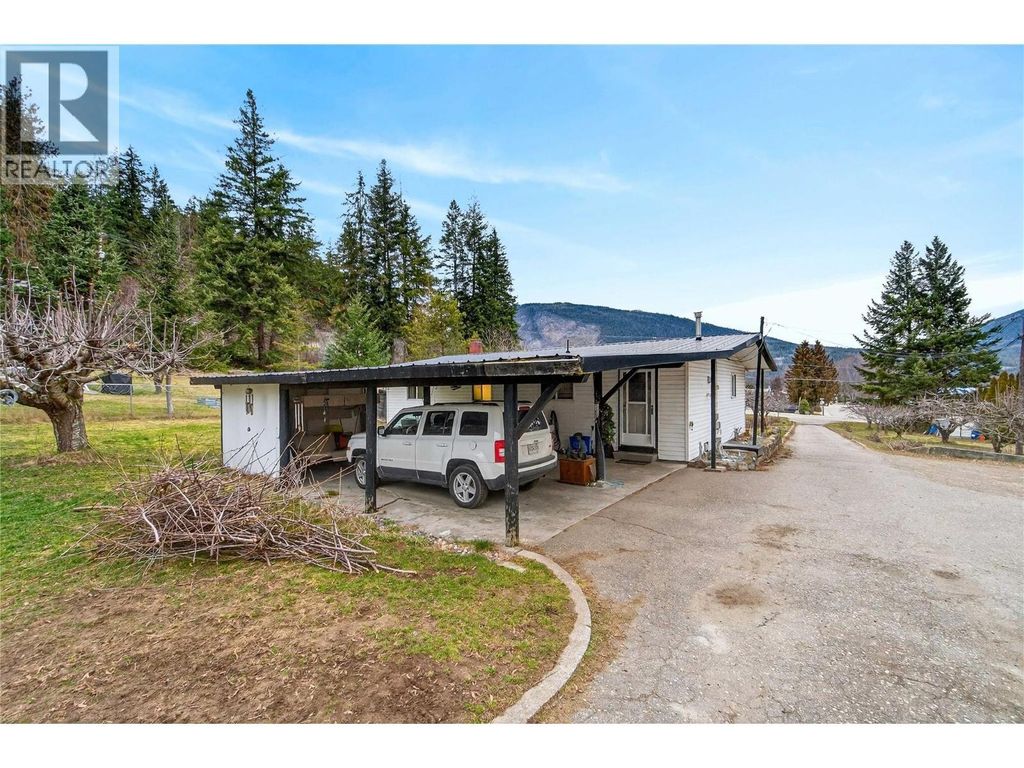 4640 70 Avenue Ne, Salmon Arm