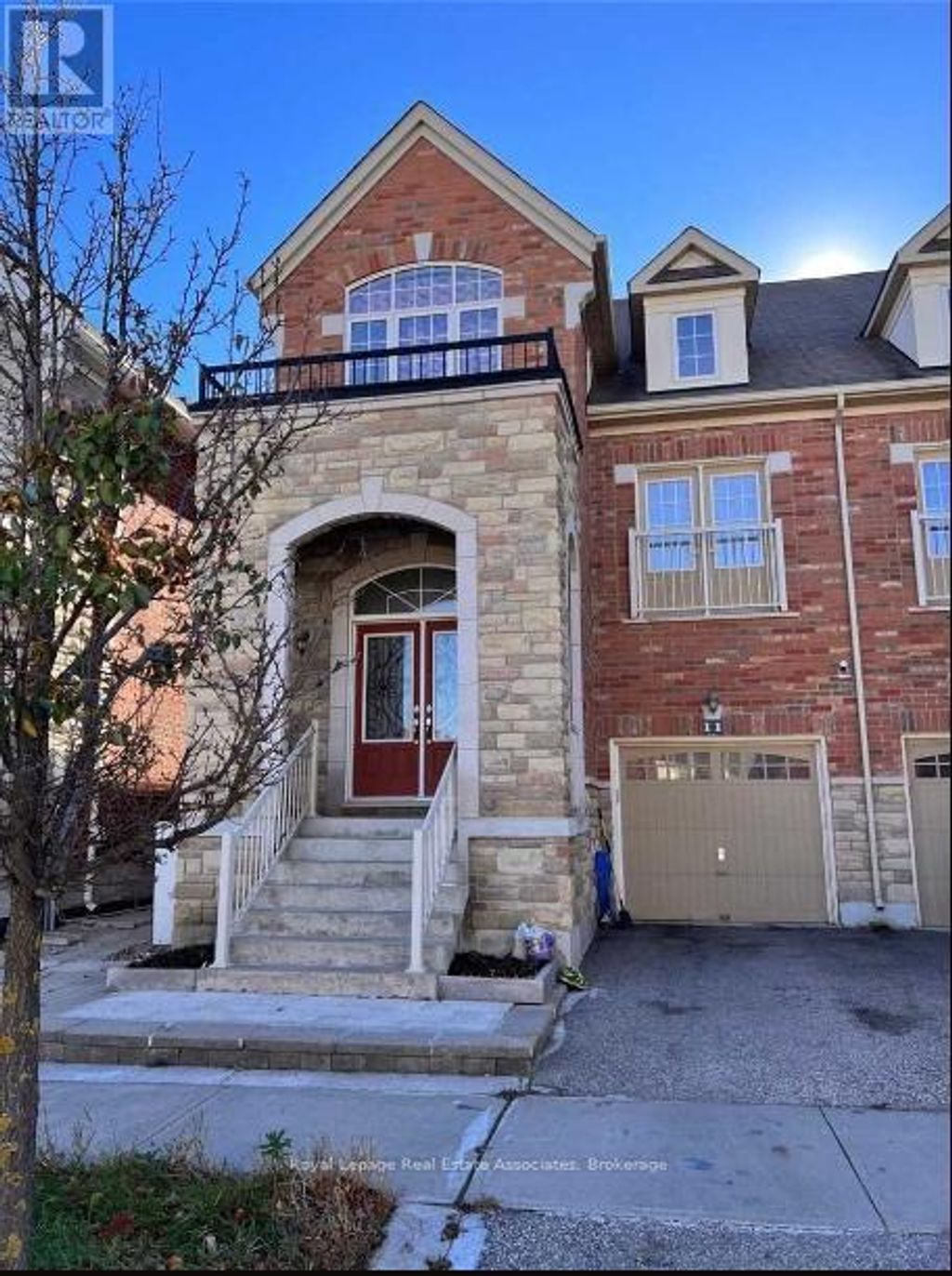 11 Zeng Cheng Drive, Markham (victoria Square)