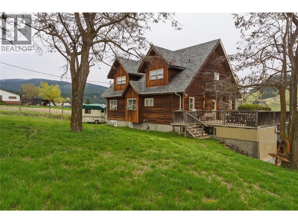 4864 South Grandview Flats Road, Spallumcheen