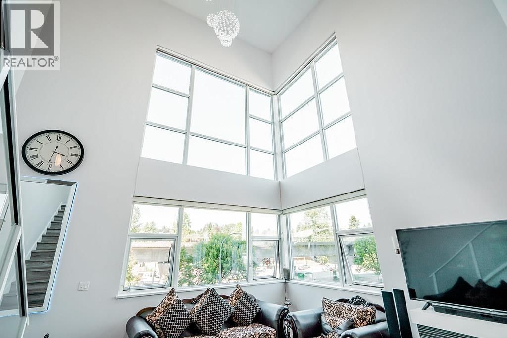 304 2225 Holdom Avenue, Burnaby