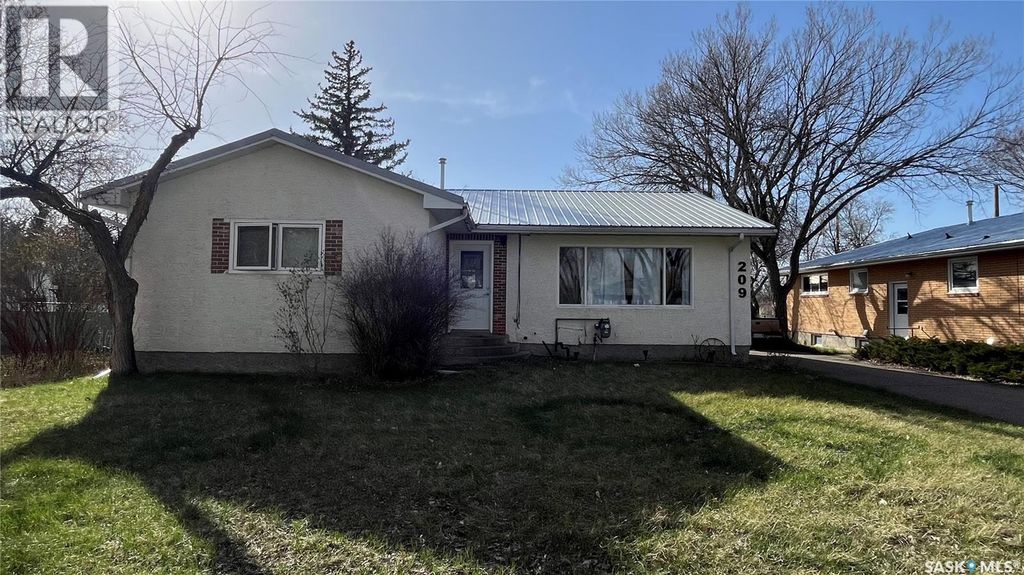 209 Hood Street, Maple Creek