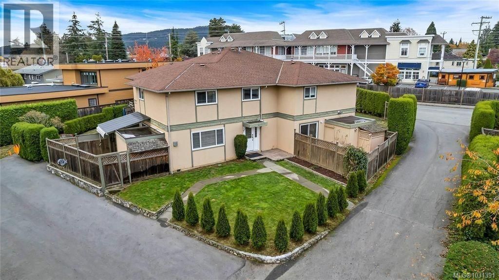 4 1945 Lisnoe Ave, Central Saanich