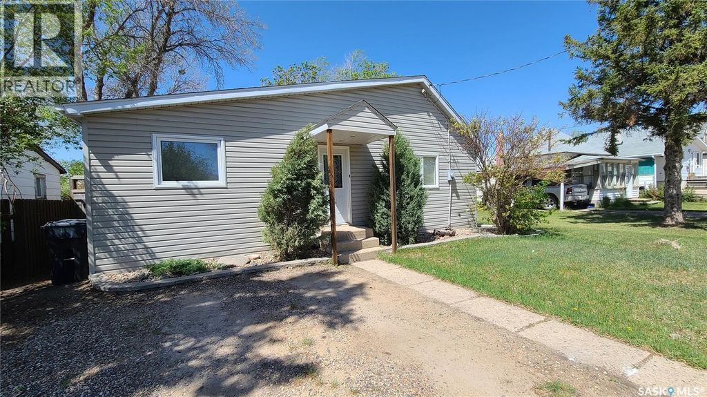 215 Mergens Street, Weyburn